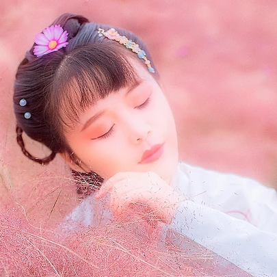 粉色帶團(tuán)扇女生頭像，唯美古風(fēng)真人頭像