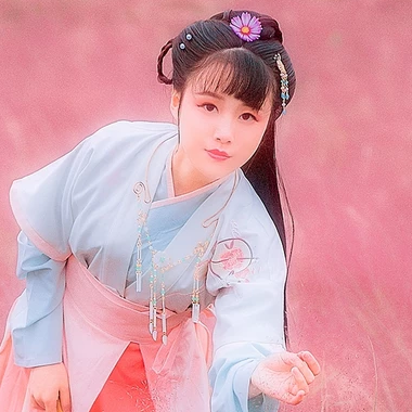 粉色帶團(tuán)扇女生頭像，唯美古風(fēng)真人頭像
