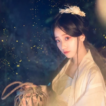 流螢白衣提燈少女頭像，唯美古風(fēng)真人頭像