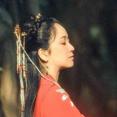 彼岸花團(tuán)扇紅妝紅衣頭像，唯美古風(fēng)真人頭像