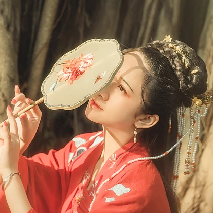 彼岸花團扇紅妝紅衣頭像，唯美古風(fēng)真人頭像