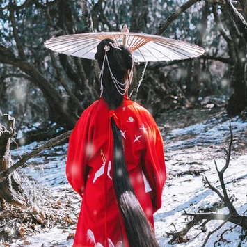 紅衣雪景女生頭像，唯美古風(fēng)真人頭像