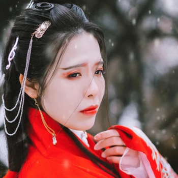 紅衣雪景女生頭像，唯美古風(fēng)真人頭像