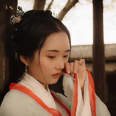 傷感思念帶傘女生頭像，唯美古風(fēng)真人頭像