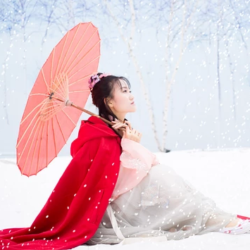 雪景帶傘紅衣女生頭像，唯美古風真人頭像