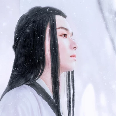 雪景翩翩公子帶折扇頭像，唯美古風真人頭像