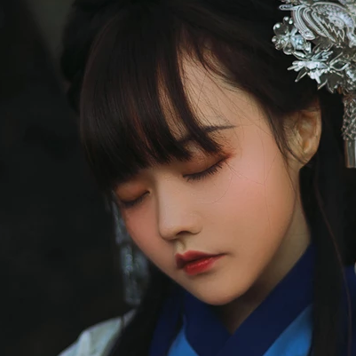 文藝帶樂器女生頭像，唯美古風(fēng)真人頭像