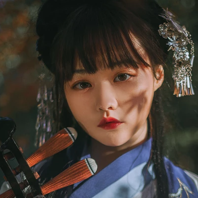 文藝帶樂器女生頭像，唯美古風(fēng)真人頭像