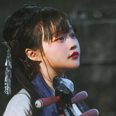 文藝帶樂器女生頭像，唯美古風(fēng)真人頭像