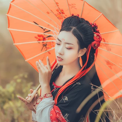 紅妝帶紅傘女生頭像，唯美古風(fēng)真人頭像