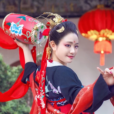 嬌艷紅色帶傘女生頭像，唯美古風真人頭像