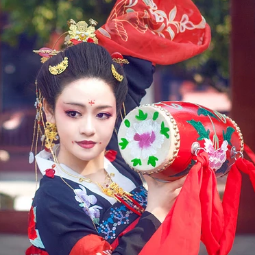 嬌艷紅色帶傘女生頭像，唯美古風真人頭像