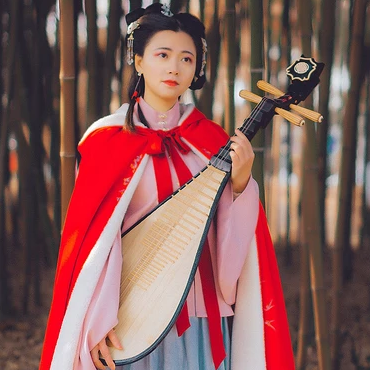 紅色披風(fēng)帶琵琶文藝頭像，唯美古風(fēng)真人頭像