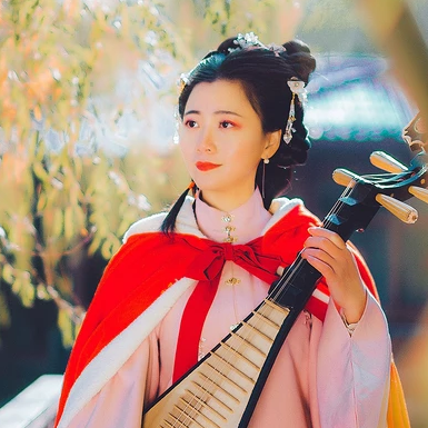 紅色披風(fēng)帶琵琶文藝頭像，唯美古風(fēng)真人頭像