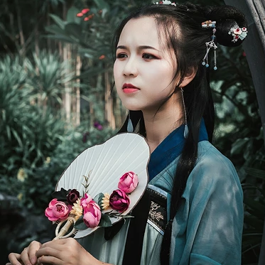 古典淡雅帶團(tuán)扇頭像，唯美古風(fēng)真人頭像
