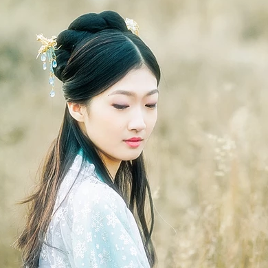 淡藍(lán)色文藝女生頭像，唯美古風(fēng)真人頭像