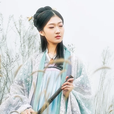 淡藍(lán)色文藝女生頭像，唯美古風(fēng)真人頭像