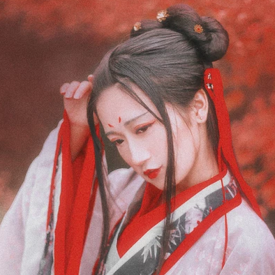 楓葉紅女生頭像，唯美古風(fēng)真人頭像