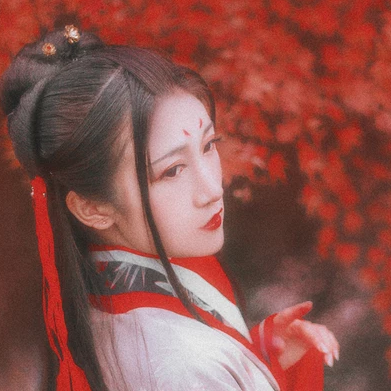 楓葉紅女生頭像，唯美古風(fēng)真人頭像