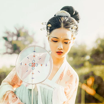 淡雅文藝帶團扇女生頭像，唯美古風(fēng)真人頭像