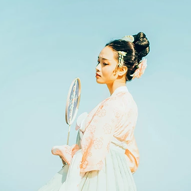 淡雅文藝帶團扇女生頭像，唯美古風(fēng)真人頭像