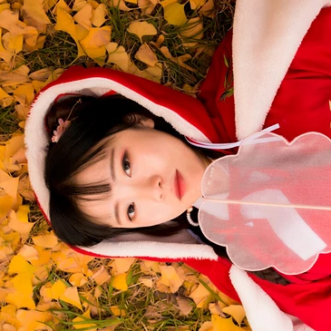 銀杏紅衣閨蜜頭像，唯美古風(fēng)真人頭像