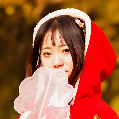 銀杏紅衣閨蜜頭像，唯美古風(fēng)真人頭像