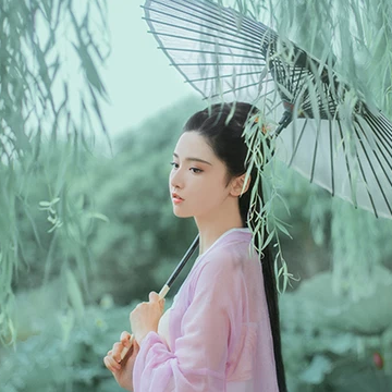 柳下紫衣帶傘頭像，唯美古風(fēng)真人頭像