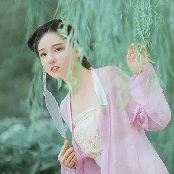 柳下紫衣帶傘頭像，唯美古風(fēng)真人頭像