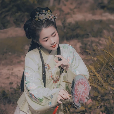 云鶴漢服帶傘頭像，唯美古風(fēng)真人頭像