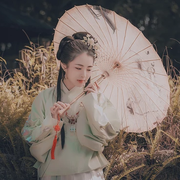 云鶴漢服帶傘頭像，唯美古風(fēng)真人頭像
