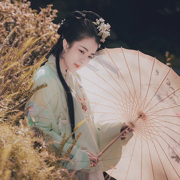 云鶴漢服帶傘頭像，唯美古風(fēng)真人頭像