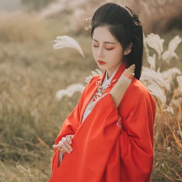 紅衣蒹葭帶傘頭像，唯美古風真人頭像