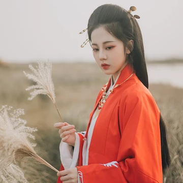 紅衣蒹葭帶傘頭像，唯美古風真人頭像