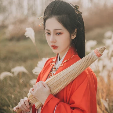 紅衣蒹葭帶傘頭像，唯美古風真人頭像