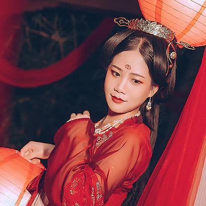 紅衣帶團(tuán)扇女生頭像，唯美古風(fēng)真人頭像