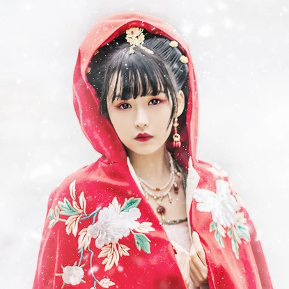 雪花飛舞紅衣女生頭像，唯美古風(fēng)真人頭像