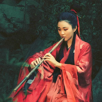 瀟灑霸氣紅衣帶折扇女生頭像，唯美古風(fēng)真人頭