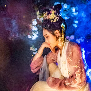五彩星空提燈少女頭像，唯美古風真人頭像