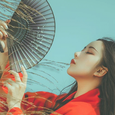 時尚漢服帶折扇女生頭像，唯美古風真人頭像