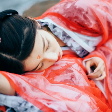 紅妝紗衣女生頭像，唯美古風(fēng)真人頭像