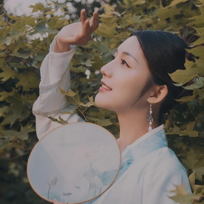 文藝帶團(tuán)扇女生頭像，唯美古風(fēng)真人頭像