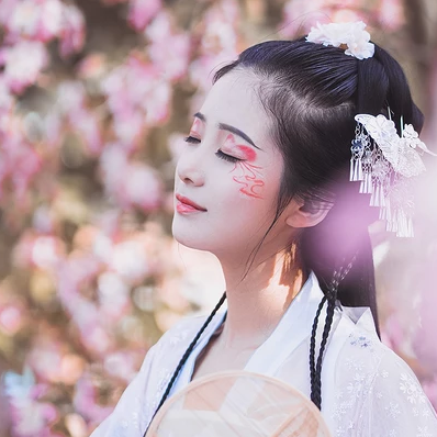 嬌艷粉色桃花女生頭像，唯美古風(fēng)真人頭像