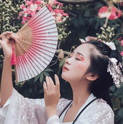 嬌艷粉色桃花女生頭像，唯美古風(fēng)真人頭像