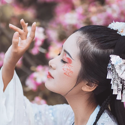 嬌艷粉色桃花女生頭像，唯美古風(fēng)真人頭像