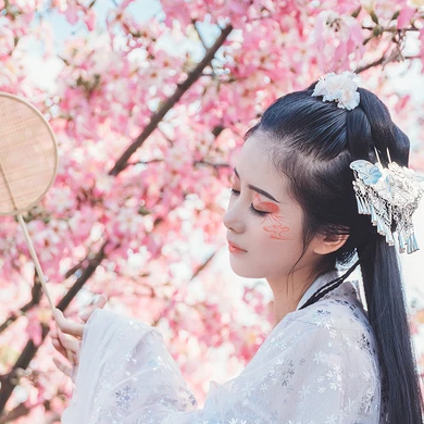 嬌艷粉色桃花女生頭像，唯美古風(fēng)真人頭像