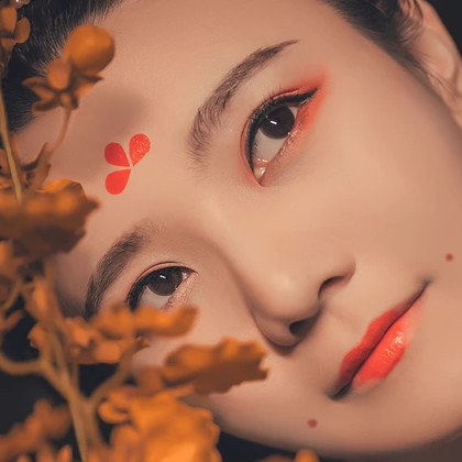 嬌艷帶團(tuán)扇紅衣女生頭像，唯美古風(fēng)真人頭像