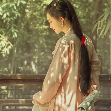 文藝清新帶團(tuán)扇女生頭像，唯美古風(fēng)真人頭像