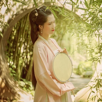 文藝清新帶團(tuán)扇女生頭像，唯美古風(fēng)真人頭像