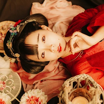 妖艷紅衣女生頭像，唯美古風(fēng)真人頭像